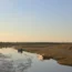 Річка Прут біля Джурджулешт на заході сонця: човни біля берега і дорога вздовж річки